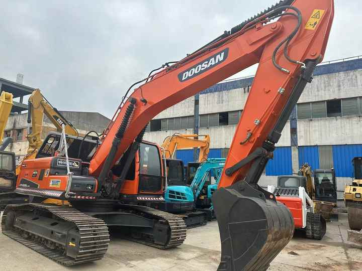 Used Excavator Doosan DX225LC-9 Excavators Mini Equipment Earth Moving Machinery Doosan Digger Excavator for Sale - Pásové rýpadlo: obrázok 2 Used Excavator Doosan DX225LC-9 Excavators Mini Equipment Earth Moving Machinery Doosan Digger Excavator for Sale - Pásové rýpadlo: obrázok 2
