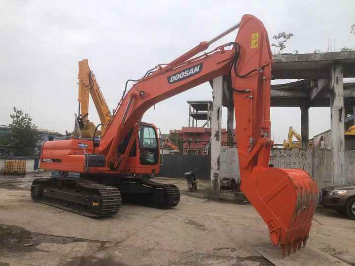 Used Excavator Doosan DX225LC Excavators Mini Equipment Earth Moving Machinery Doosan Digger Excavator for Sale - Pásové rýpadlo: obrázok 4 Used Excavator Doosan DX225LC Excavators Mini Equipment Earth Moving Machinery Doosan Digger Excavator for Sale - Pásové rýpadlo: obrázok 4
