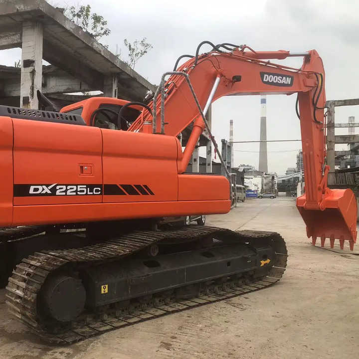 Used Excavator Doosan DX225LC Excavators Mini Equipment Earth Moving Machinery Doosan Digger Excavator for Sale - Pásové rýpadlo: obrázok 1 Used Excavator Doosan DX225LC Excavators Mini Equipment Earth Moving Machinery Doosan Digger Excavator for Sale - Pásové rýpadlo: obrázok 1