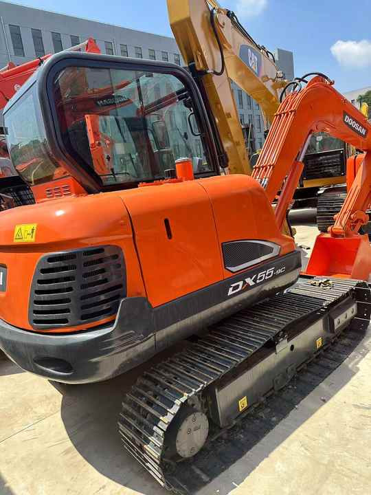 Used Excavator Doosan DX55 Excavators Mini Equipment Earth Moving Machinery Doosan Digger Excavator for Sale - Pásové rýpadlo: obrázok 3 Used Excavator Doosan DX55 Excavators Mini Equipment Earth Moving Machinery Doosan Digger Excavator for Sale - Pásové rýpadlo: obrázok 3