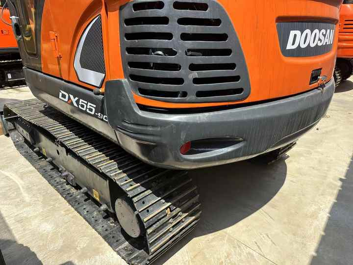 Used Excavator Doosan DX55 Excavators Mini Equipment Earth Moving Machinery Doosan Digger Excavator for Sale - Pásové rýpadlo: obrázok 4 Used Excavator Doosan DX55 Excavators Mini Equipment Earth Moving Machinery Doosan Digger Excavator for Sale - Pásové rýpadlo: obrázok 4