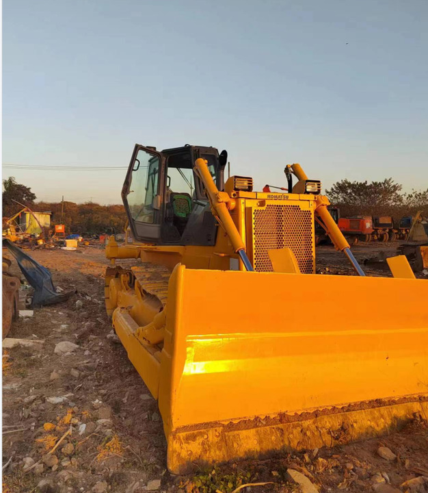 Used Famous Brand Komatsu D85 Bulldozer ,Used komatsu D85 Bulldozer in Cheaper Price and komatsu D85 for Sale - Buldozér: obrázok 1 Used Famous Brand Komatsu D85 Bulldozer ,Used komatsu D85 Bulldozer in Cheaper Price and komatsu D85 for Sale - Buldozér: obrázok 1