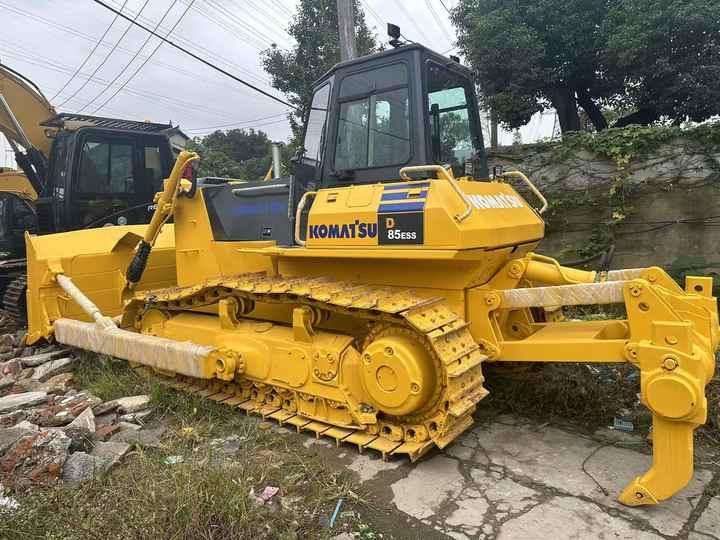 Used Japan Komatsu D85ESS Dozer with Ripper Komatsu D85 Crawler Bulldozer with Excellent Performance Low Price for Sale - Buldozér: obrázok 3 Used Japan Komatsu D85ESS Dozer with Ripper Komatsu D85 Crawler Bulldozer with Excellent Performance Low Price for Sale - Buldozér: obrázok 3