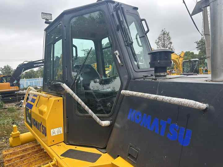 Used Japan Komatsu D85ESS Dozer with Ripper Komatsu D85 Crawler Bulldozer with Excellent Performance Low Price for Sale - Buldozér: obrázok 5 Used Japan Komatsu D85ESS Dozer with Ripper Komatsu D85 Crawler Bulldozer with Excellent Performance Low Price for Sale - Buldozér: obrázok 5