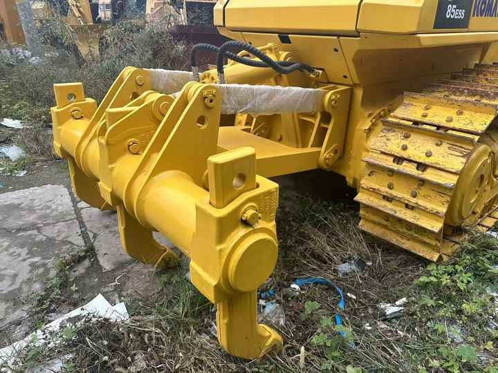Used Japan Komatsu D85ESS Dozer with Ripper Komatsu D85 Crawler Bulldozer with Excellent Performance Low Price for Sale - Buldozér: obrázok 4 Used Japan Komatsu D85ESS Dozer with Ripper Komatsu D85 Crawler Bulldozer with Excellent Performance Low Price for Sale - Buldozér: obrázok 4