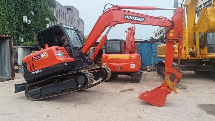 Used Mini Excavator DX55-9C Doosan Excavator 5 Tonnes High Performance Low Price for Sale Dh55 Dh60 Dx55 Dx60 in Stock - Mini rýpadlo: obrázok 2 Used Mini Excavator DX55-9C Doosan Excavator 5 Tonnes High Performance Low Price for Sale Dh55 Dh60 Dx55 Dx60 in Stock - Mini rýpadlo: obrázok 2