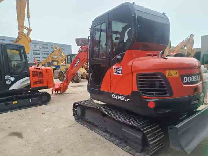 Used Mini Excavator DX55-9C Doosan Excavator 5 Tonnes High Performance Low Price for Sale Dh55 Dh60 Dx55 Dx60 in Stock - Mini rýpadlo: obrázok 5 Used Mini Excavator DX55-9C Doosan Excavator 5 Tonnes High Performance Low Price for Sale Dh55 Dh60 Dx55 Dx60 in Stock - Mini rýpadlo: obrázok 5