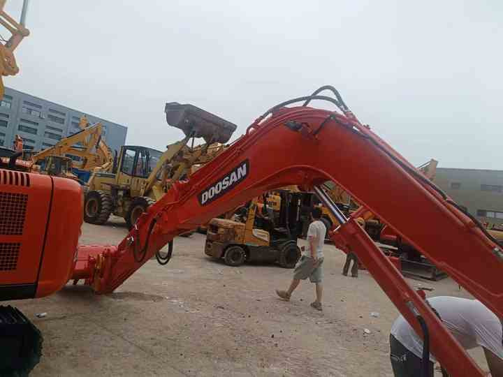 Used Mini Excavator DX55-9C Doosan Excavator 5 Tonnes High Performance Low Price for Sale Dh55 Dh60 Dx55 Dx60 in Stock - Mini rýpadlo: obrázok 3 Used Mini Excavator DX55-9C Doosan Excavator 5 Tonnes High Performance Low Price for Sale Dh55 Dh60 Dx55 Dx60 in Stock - Mini rýpadlo: obrázok 3