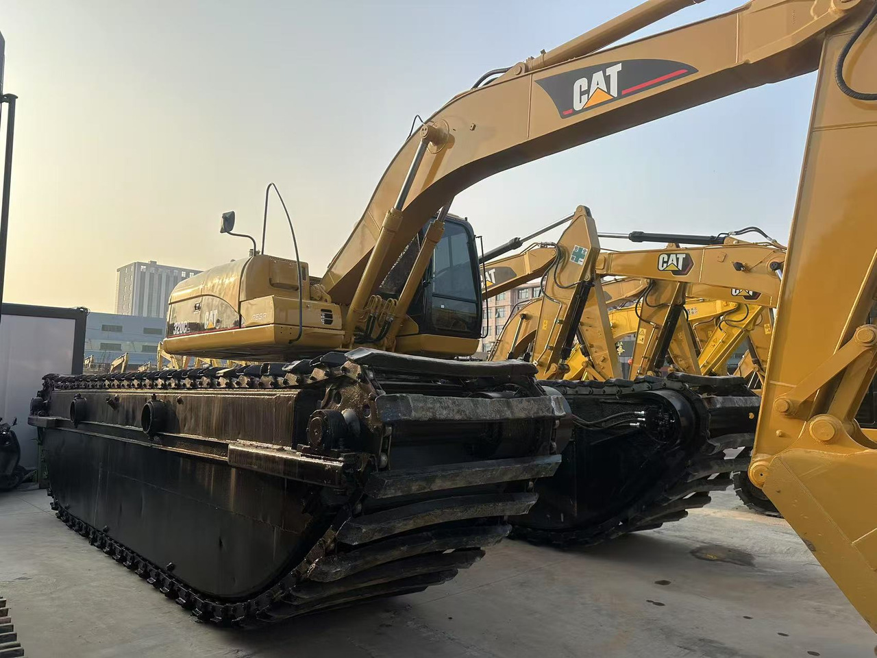 CATERPILLAR 320C Amphibious excavator - Plovoucí rýpadlo: obrázok 3 CATERPILLAR 320C Amphibious excavator - Plovoucí rýpadlo: obrázok 3
