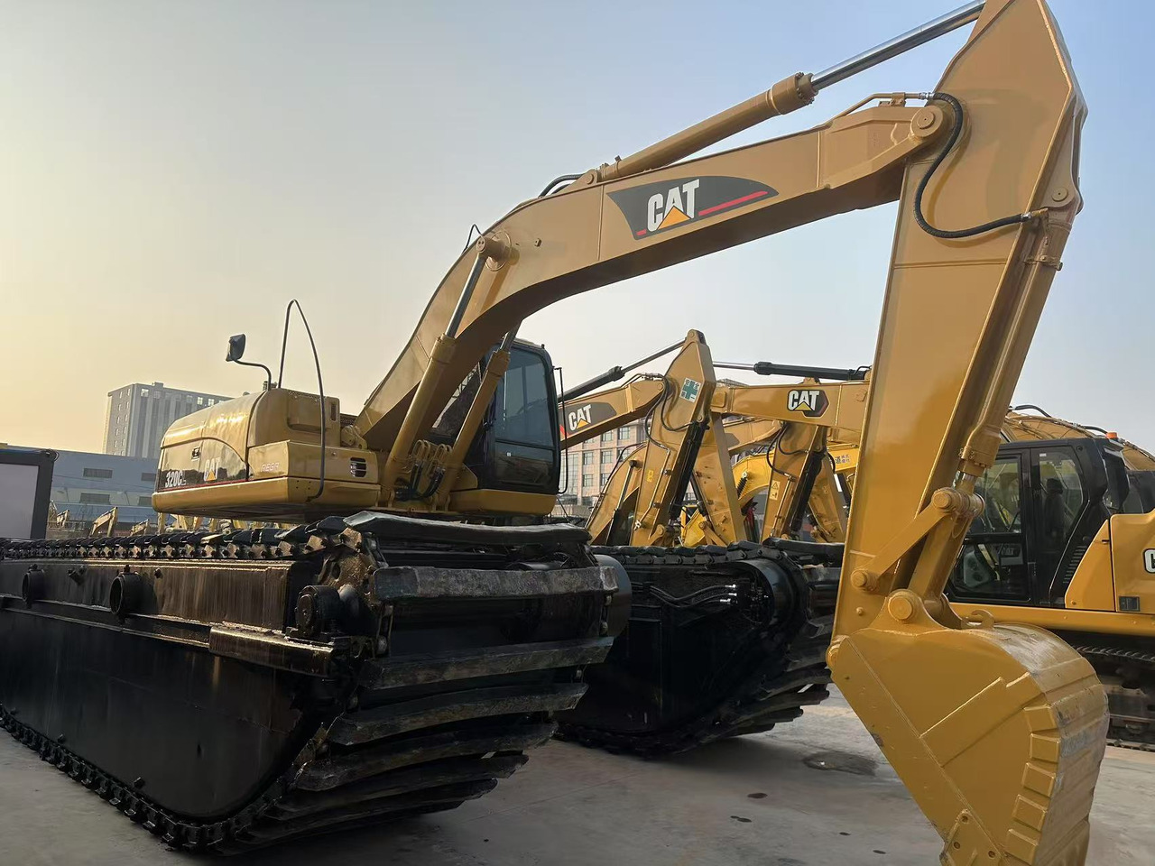 CATERPILLAR 320C - Plovoucí rýpadlo: obrázok 4 CATERPILLAR 320C - Plovoucí rýpadlo: obrázok 4