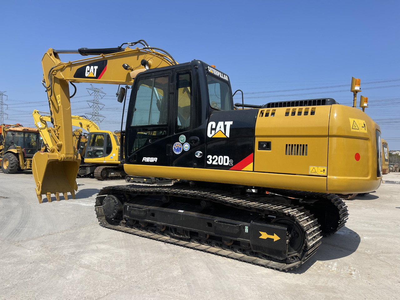 CATERPILLAR 320D2 - Pásové rýpadlo: obrázok 2 CATERPILLAR 320D2 - Pásové rýpadlo: obrázok 2