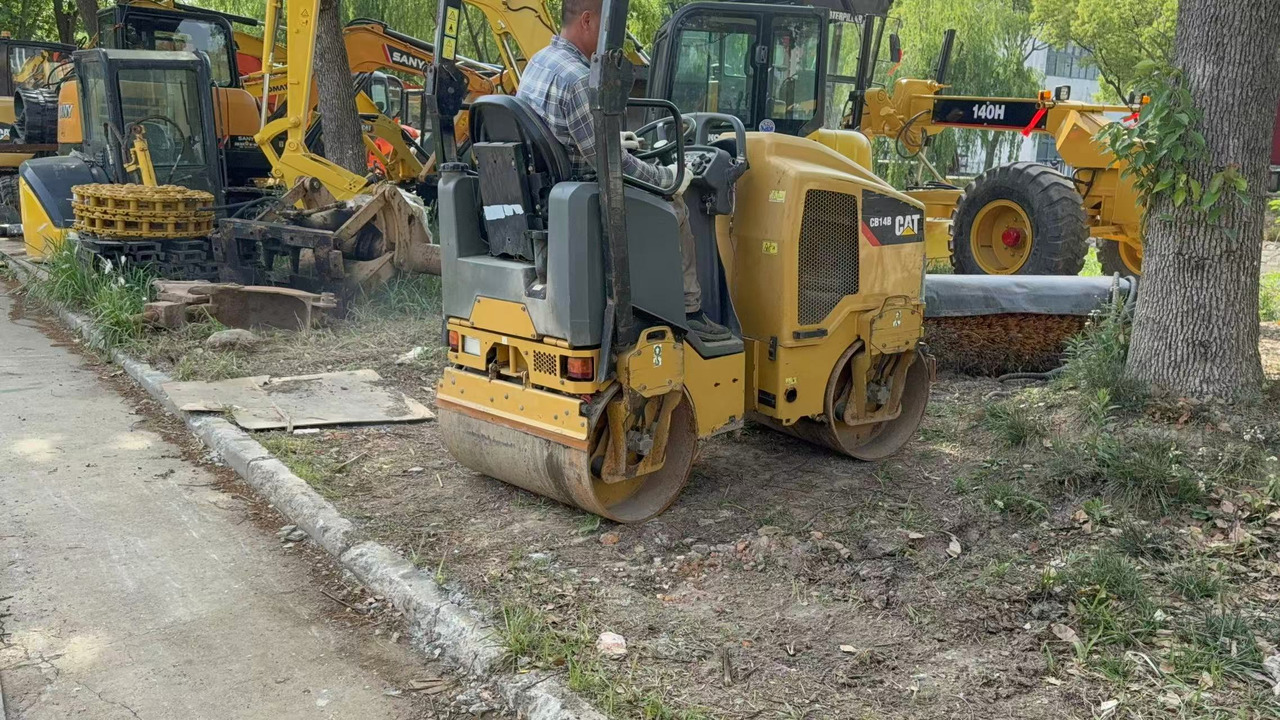 CATERPILLAR CB14B - Cestný valec: obrázok 1 CATERPILLAR CB14B - Cestný valec: obrázok 1