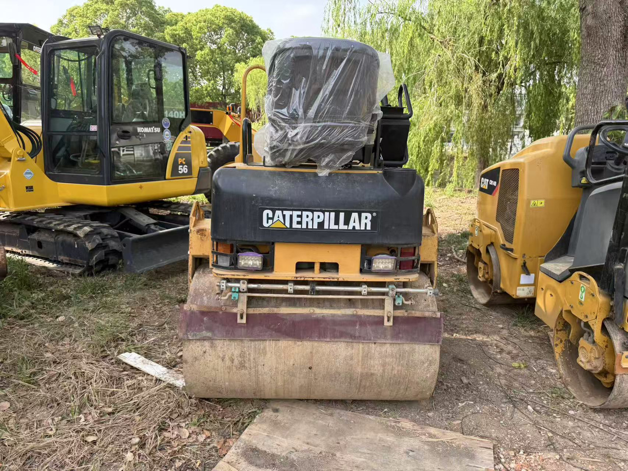 CATERPILLAR CB24B - Cestný valec: obrázok 2 CATERPILLAR CB24B - Cestný valec: obrázok 2