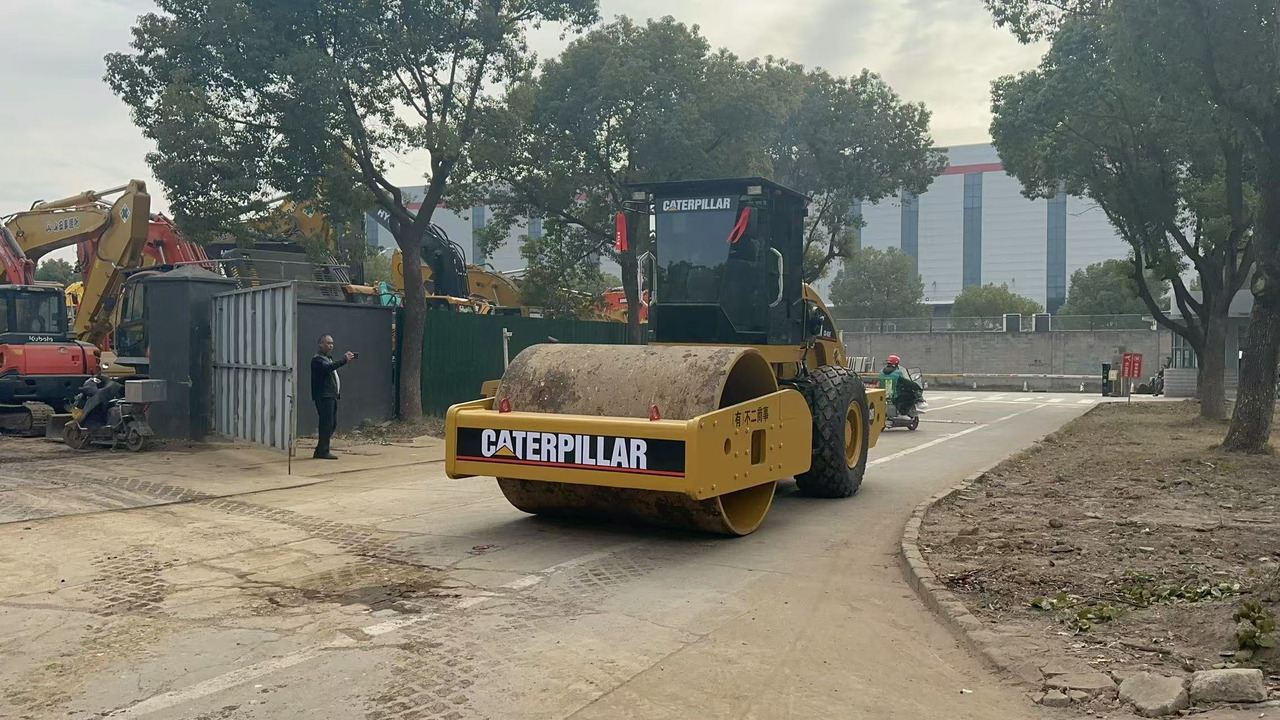 CATERPILLAR CS683E - Cestný valec: obrázok 4 CATERPILLAR CS683E - Cestný valec: obrázok 4