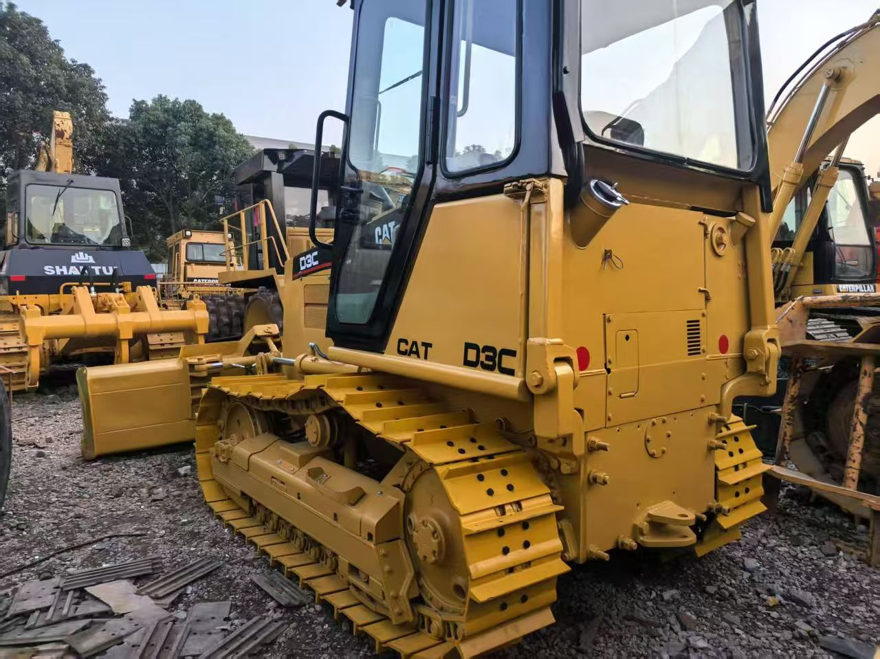 CATERPILLAR D3C - Buldozér: obrázok 2 CATERPILLAR D3C - Buldozér: obrázok 2