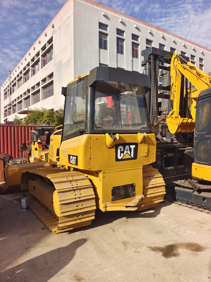 CATERPILLAR D3K - Buldozér: obrázok 2 CATERPILLAR D3K - Buldozér: obrázok 2