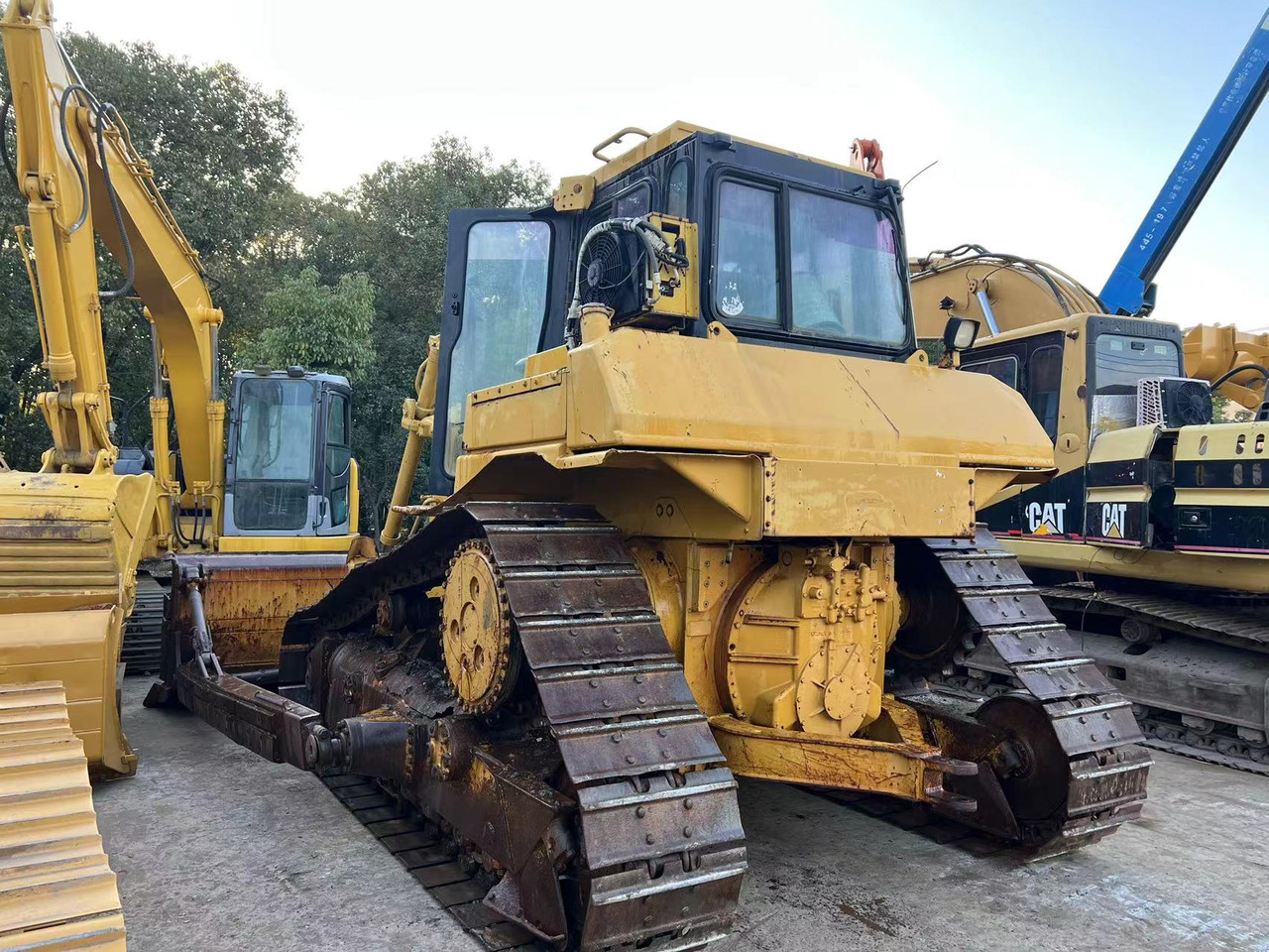 CATERPILLAR D6H - Buldozér: obrázok 2 CATERPILLAR D6H - Buldozér: obrázok 2
