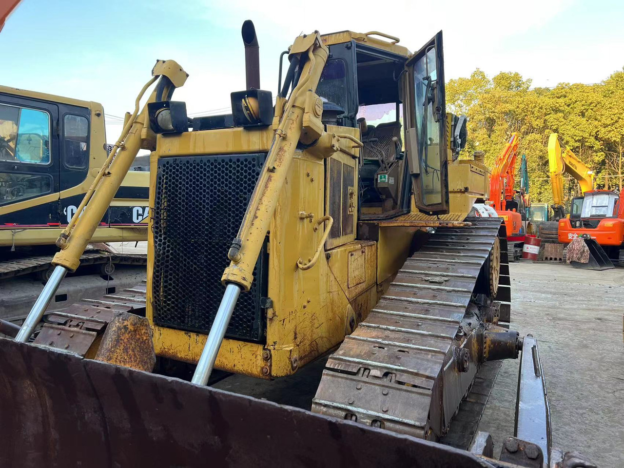 CATERPILLAR D6H - Buldozér: obrázok 4 CATERPILLAR D6H - Buldozér: obrázok 4