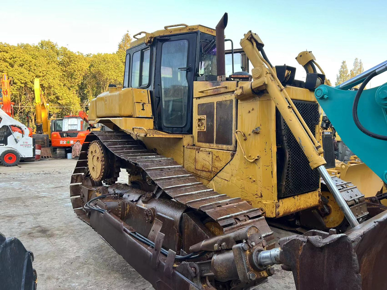 CATERPILLAR D6H - Buldozér: obrázok 3 CATERPILLAR D6H - Buldozér: obrázok 3