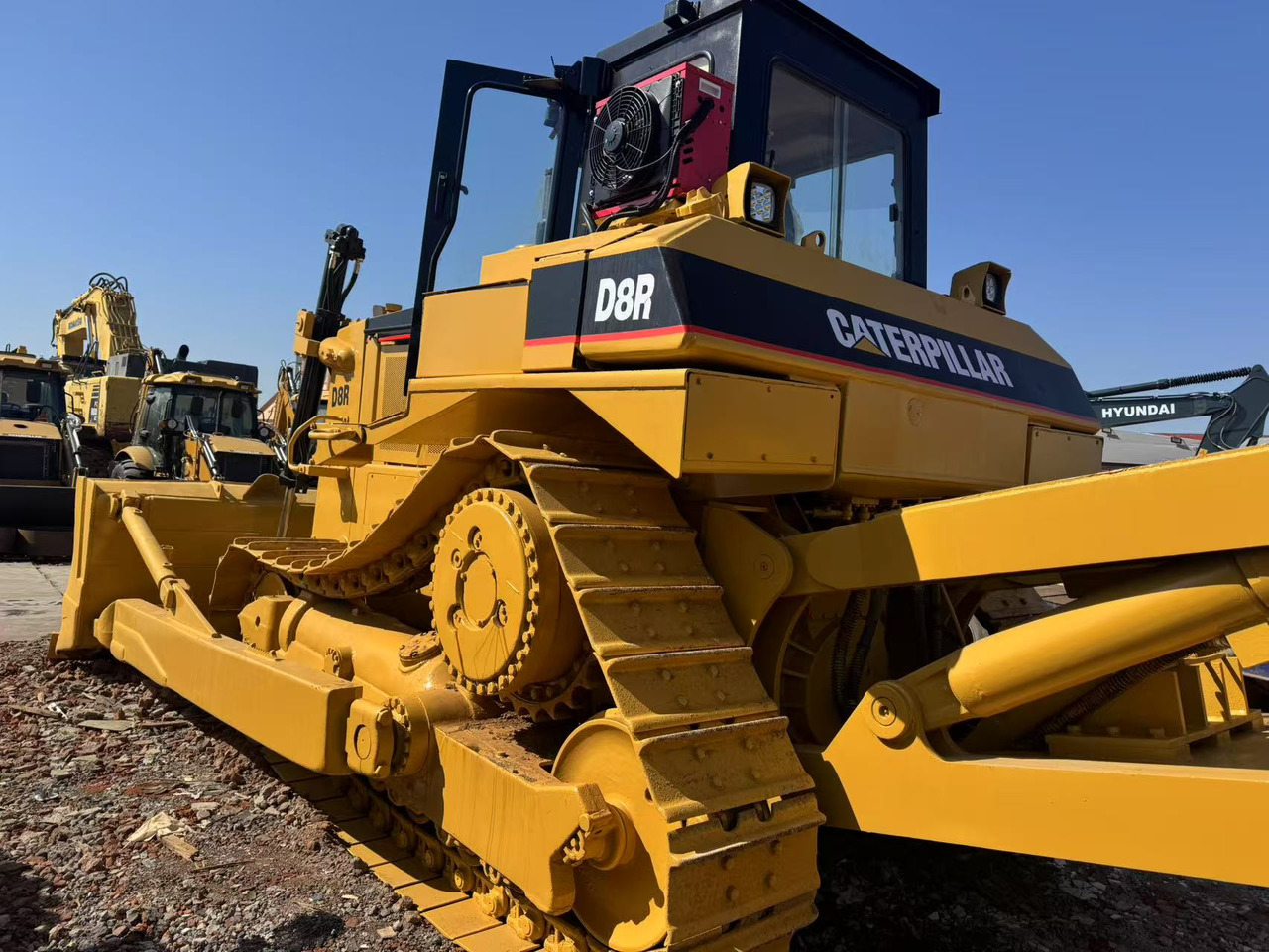 CATERPILLAR D8R - Buldozér: obrázok 2 CATERPILLAR D8R - Buldozér: obrázok 2