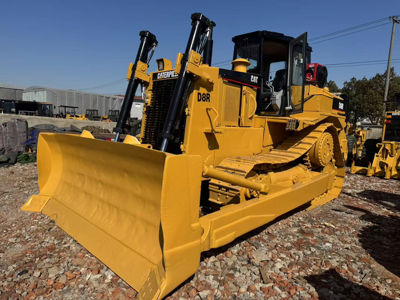 CATERPILLAR D8R - Buldozér: obrázok 1 CATERPILLAR D8R - Buldozér: obrázok 1