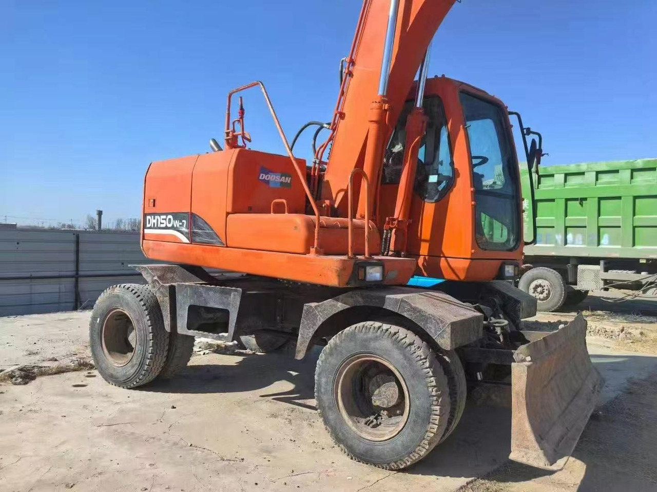 DOOSAN DH150W-7 - Kolesové rýpadlo: obrázok 1 DOOSAN DH150W-7 - Kolesové rýpadlo: obrázok 1