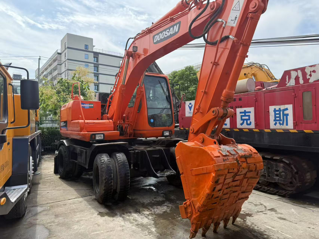 DOOSAN DH150W-7 - Kolesové rýpadlo: obrázok 4 DOOSAN DH150W-7 - Kolesové rýpadlo: obrázok 4