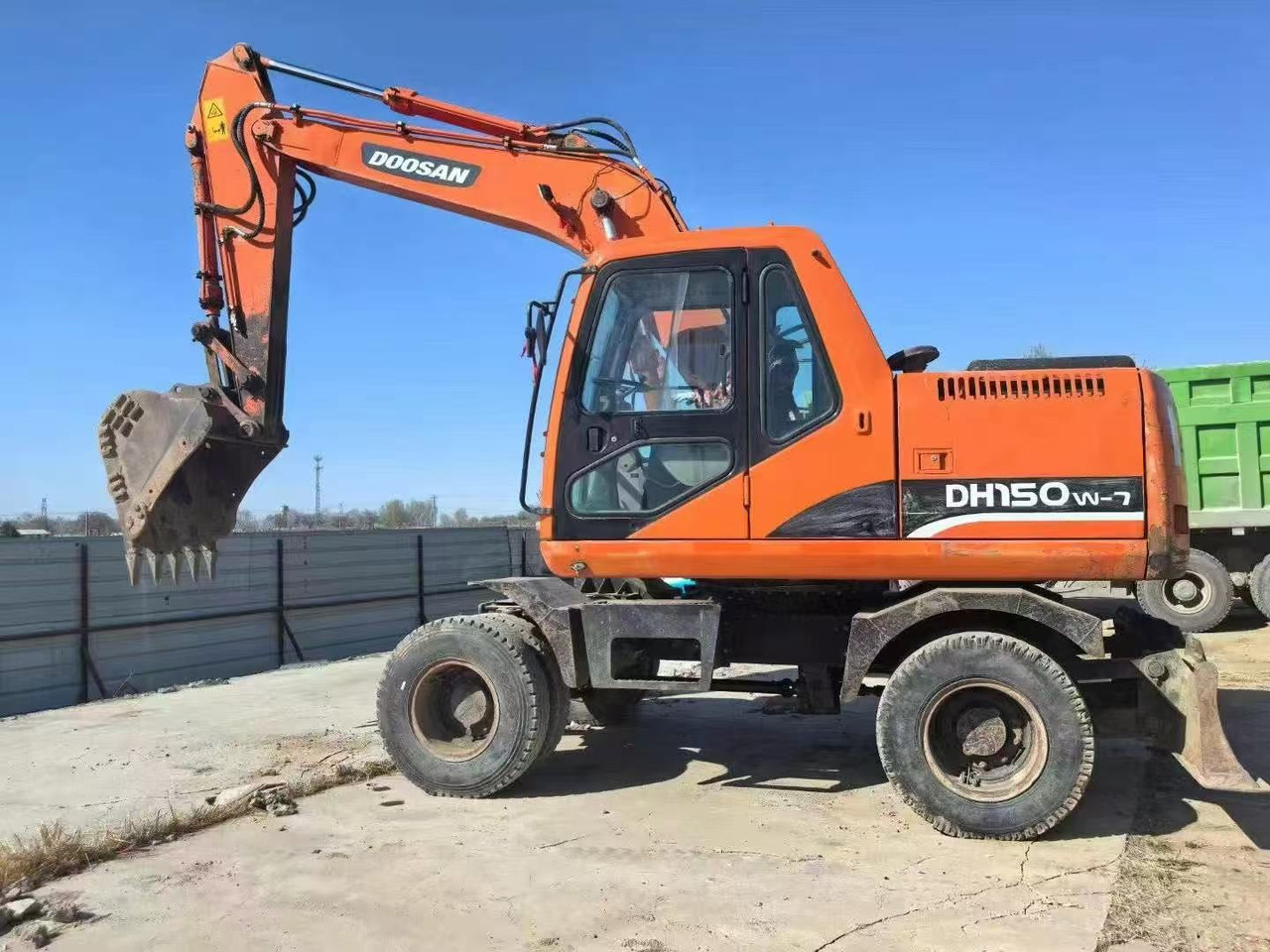 DOOSAN DH150W-7 - Kolesové rýpadlo: obrázok 2 DOOSAN DH150W-7 - Kolesové rýpadlo: obrázok 2