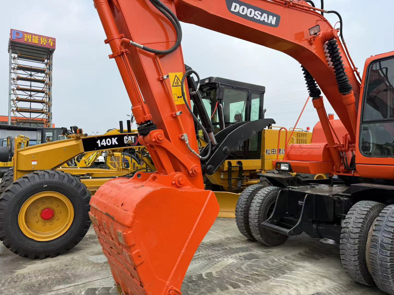 DOOSAN DH150W-7 - Kolesové rýpadlo: obrázok 2 DOOSAN DH150W-7 - Kolesové rýpadlo: obrázok 2