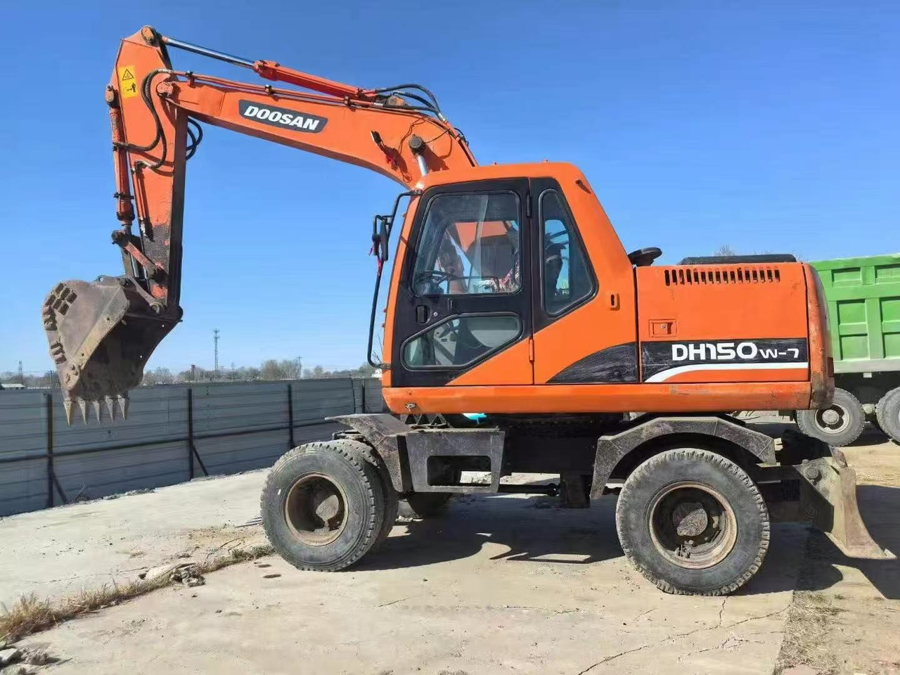 DOOSAN DH150W-7 - Kolesové rýpadlo: obrázok 3 DOOSAN DH150W-7 - Kolesové rýpadlo: obrázok 3
