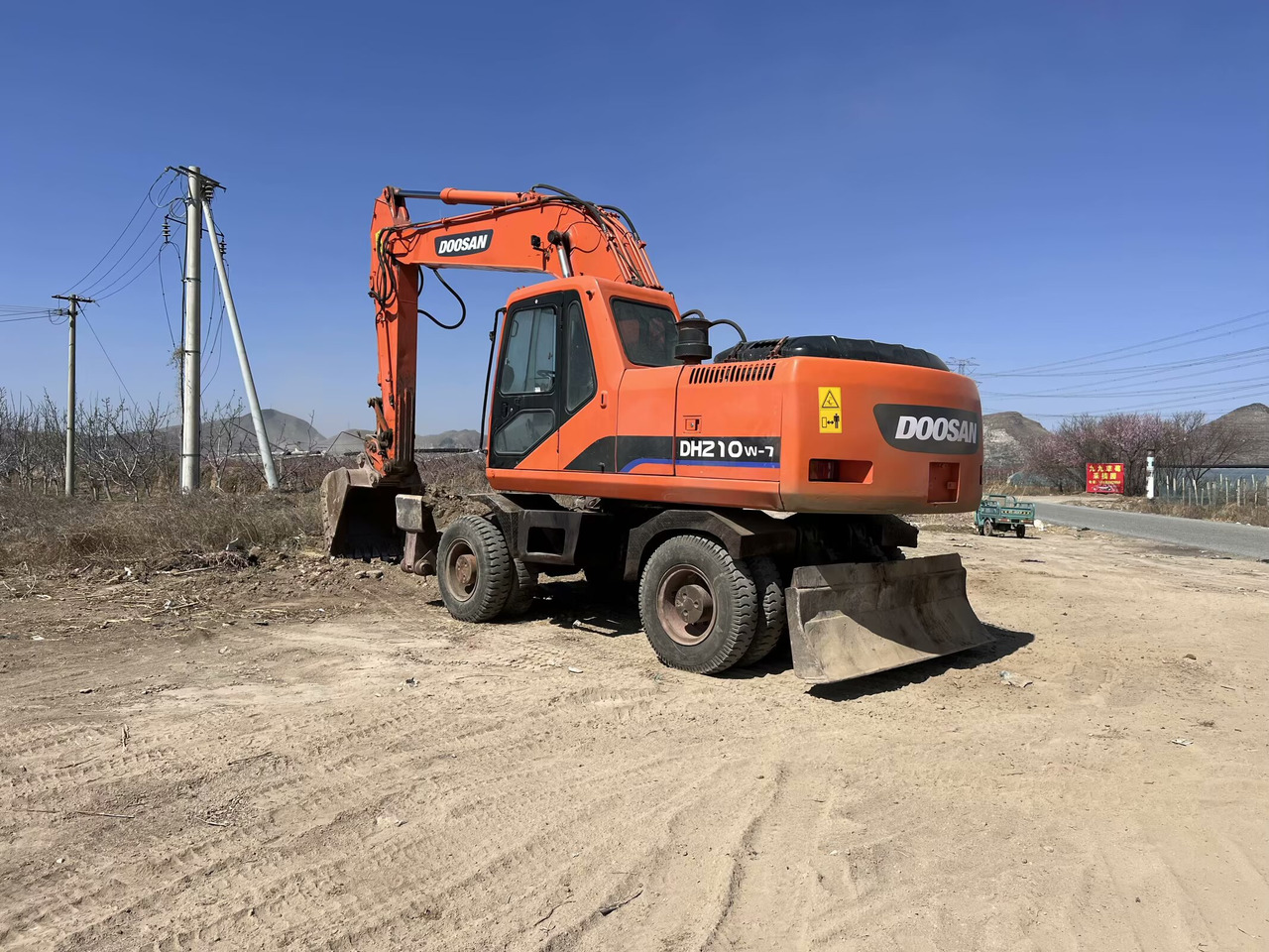 DOOSAN DH210W-7 - Kolesové rýpadlo: obrázok 3 DOOSAN DH210W-7 - Kolesové rýpadlo: obrázok 3