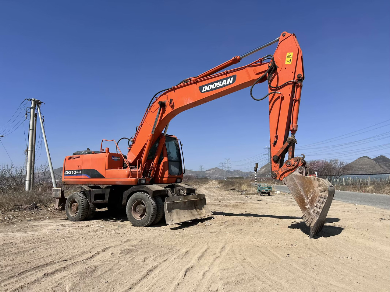 DOOSAN DH210W-7 - Kolesové rýpadlo: obrázok 2 DOOSAN DH210W-7 - Kolesové rýpadlo: obrázok 2