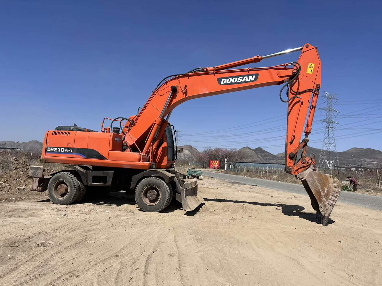 DOOSAN DH210W-7 - Kolesové rýpadlo: obrázok 4 DOOSAN DH210W-7 - Kolesové rýpadlo: obrázok 4