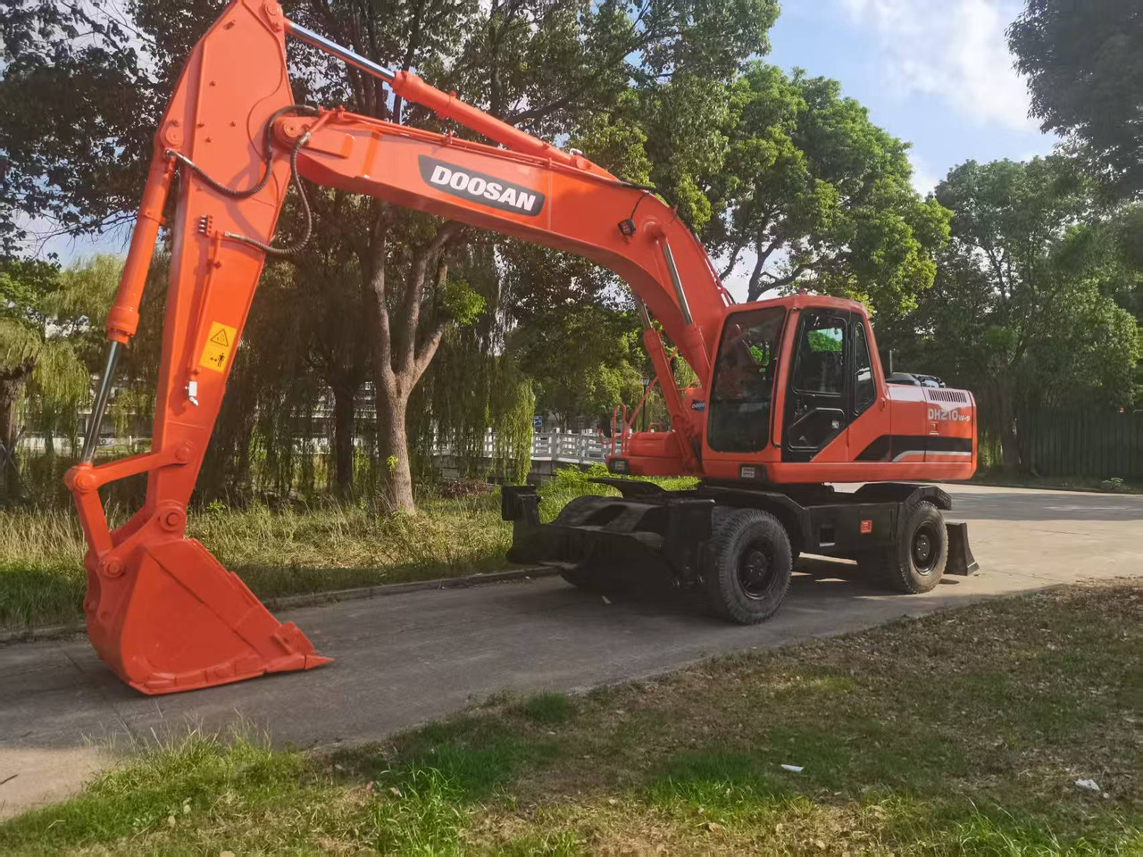 DOOSAN DH210W-9C - Kolesové rýpadlo: obrázok 2 DOOSAN DH210W-9C - Kolesové rýpadlo: obrázok 2