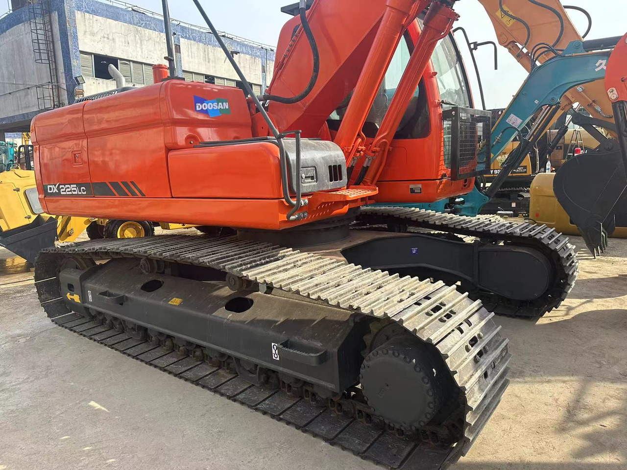 DOOSAN DX225LC - Pásové rýpadlo: obrázok 3 DOOSAN DX225LC - Pásové rýpadlo: obrázok 3