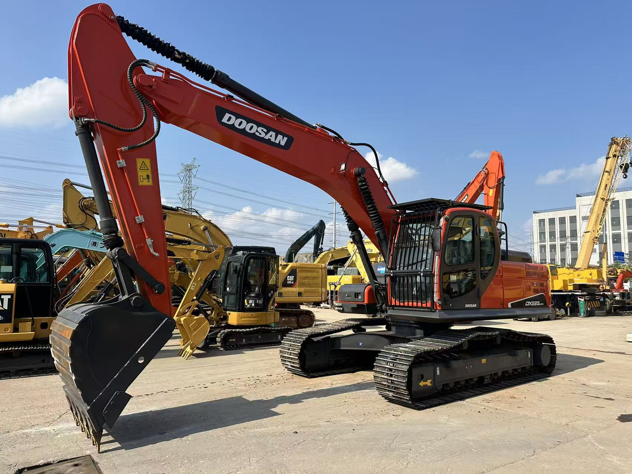 DOOSAN DX225LCA - Pásové rýpadlo: obrázok 1 DOOSAN DX225LCA - Pásové rýpadlo: obrázok 1