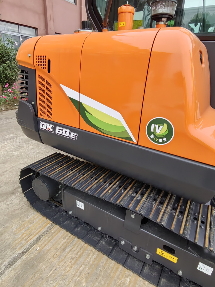 DOOSAN DX60E-10N - Pásové rýpadlo: obrázok 3 DOOSAN DX60E-10N - Pásové rýpadlo: obrázok 3