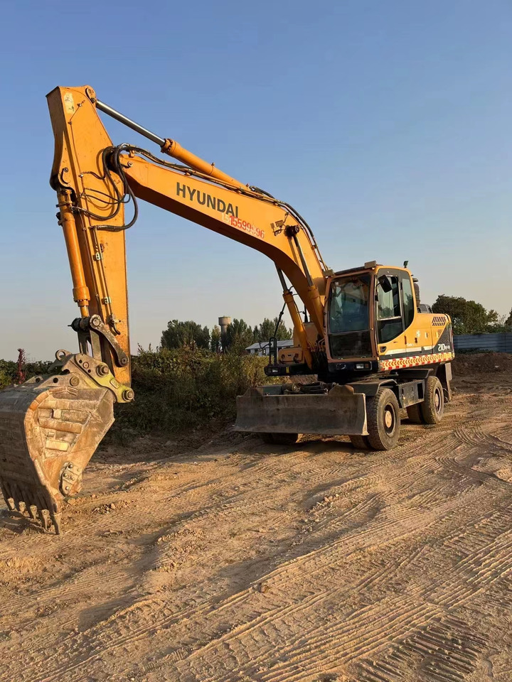 HYUNDAI R210W-9 - Kolesové rýpadlo: obrázok 1 HYUNDAI R210W-9 - Kolesové rýpadlo: obrázok 1