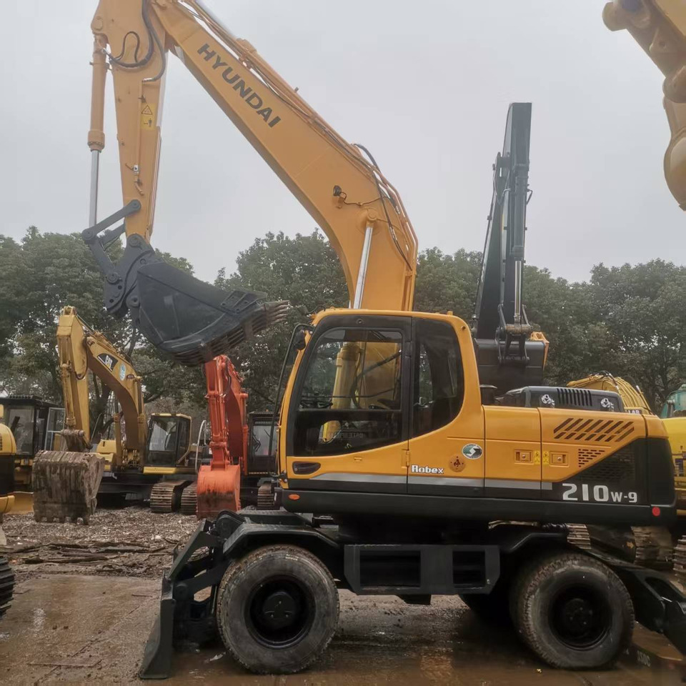 HYUNDAI R210W-9 - Kolesové rýpadlo: obrázok 4 HYUNDAI R210W-9 - Kolesové rýpadlo: obrázok 4