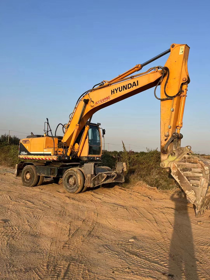 HYUNDAI R210W-9 - Kolesové rýpadlo: obrázok 4 HYUNDAI R210W-9 - Kolesové rýpadlo: obrázok 4