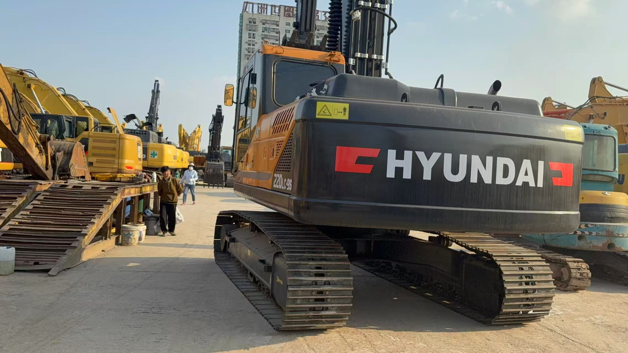 Pásové rýpadlo HYUNDAI R220LC-9S: obrázok 6