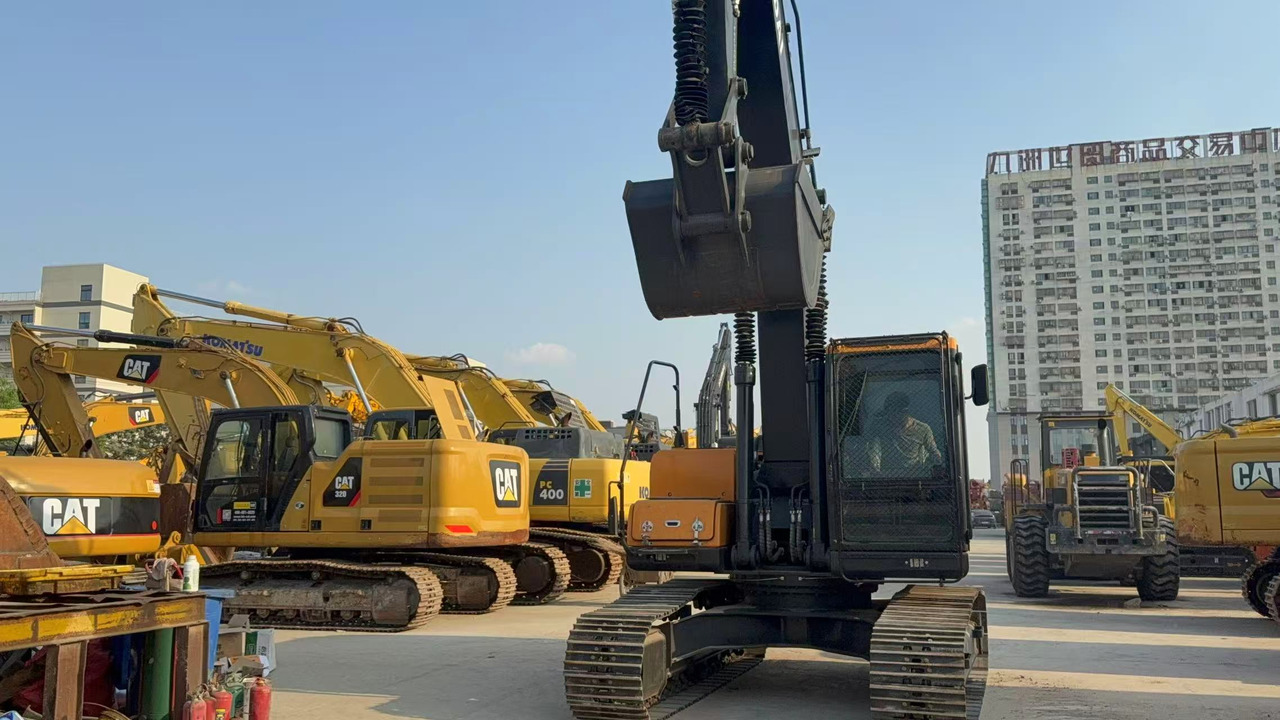 HYUNDAI R220LC-9S - Pásové rýpadlo: obrázok 2 HYUNDAI R220LC-9S - Pásové rýpadlo: obrázok 2