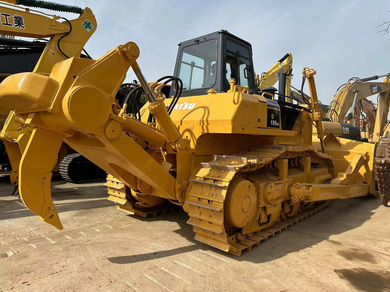 KOMATSU D155A-5 - Buldozér: obrázok 1 KOMATSU D155A-5 - Buldozér: obrázok 1