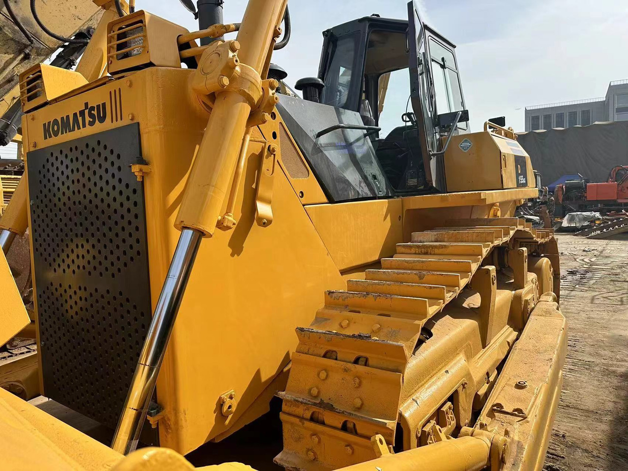 KOMATSU D155A-5 - Buldozér: obrázok 3 KOMATSU D155A-5 - Buldozér: obrázok 3