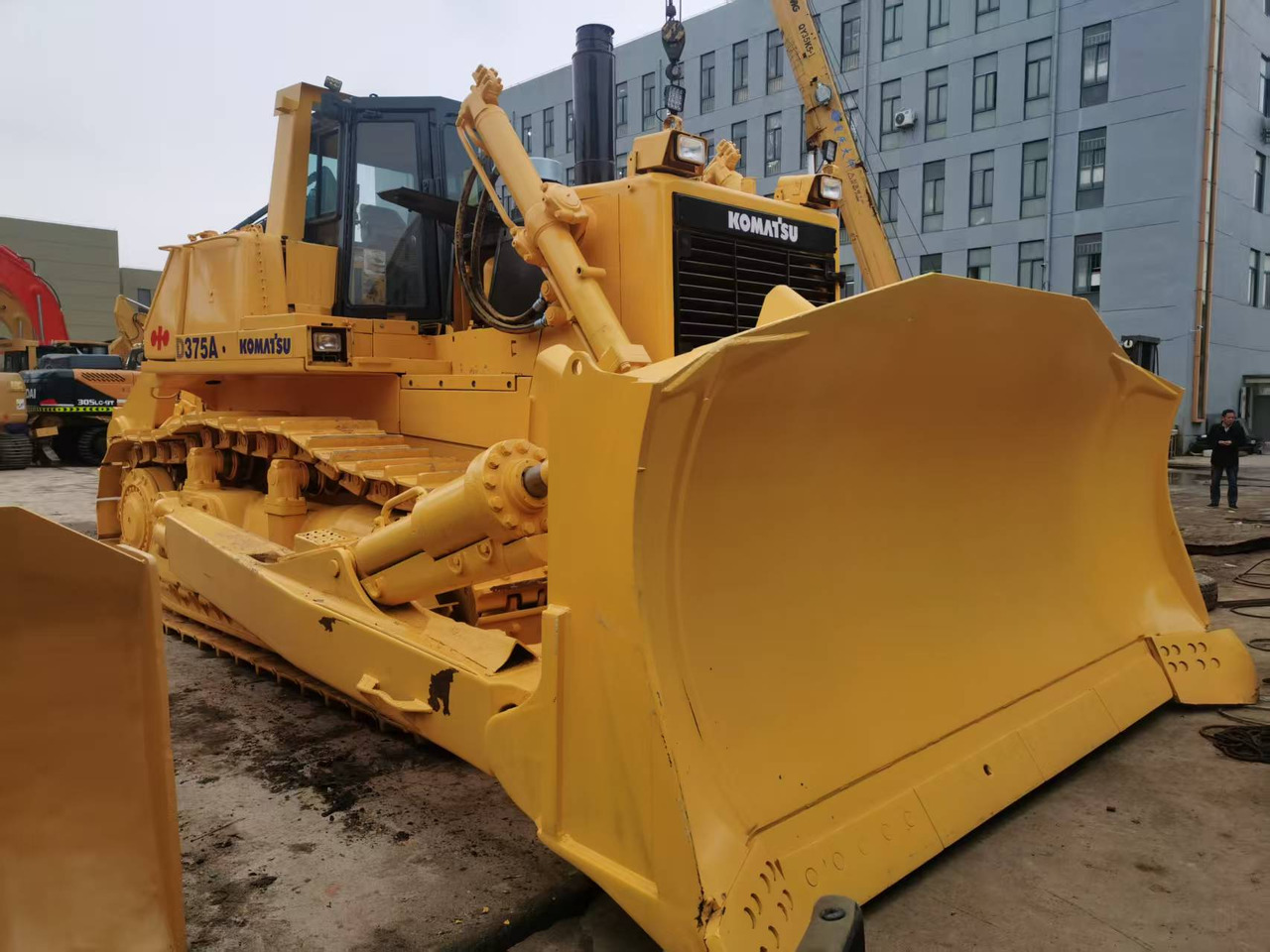 KOMATSU D375 - Buldozér: obrázok 1 KOMATSU D375 - Buldozér: obrázok 1