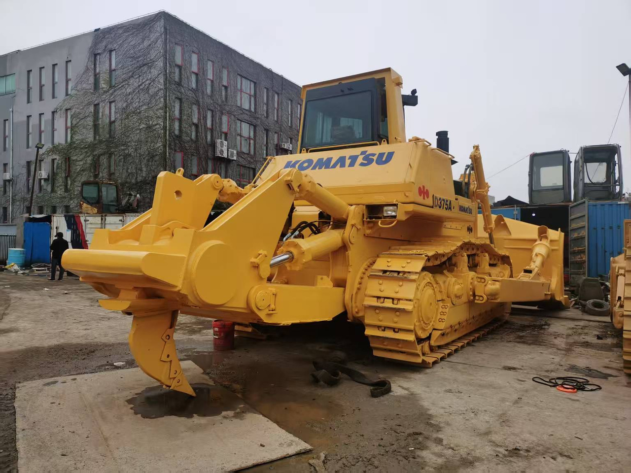 KOMATSU D375 - Buldozér: obrázok 5 KOMATSU D375 - Buldozér: obrázok 5