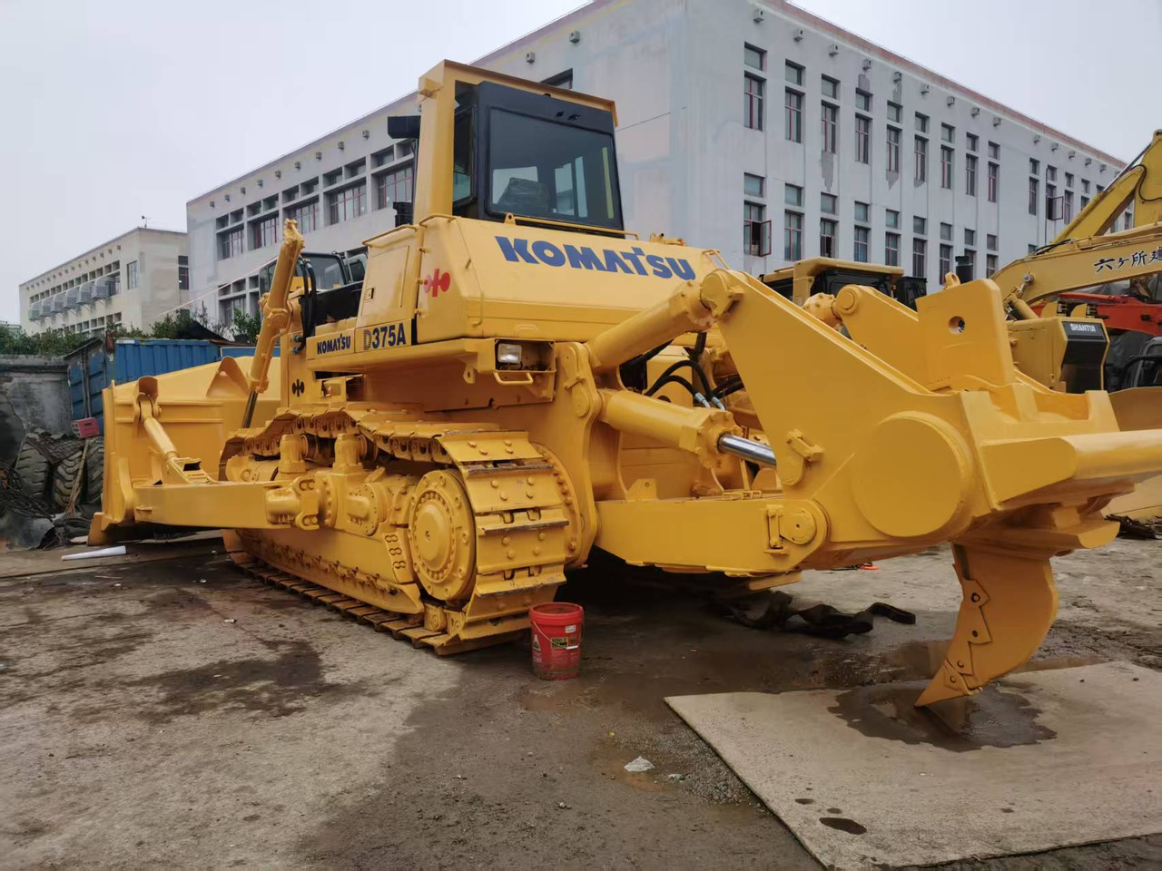 KOMATSU D375 - Buldozér: obrázok 4 KOMATSU D375 - Buldozér: obrázok 4