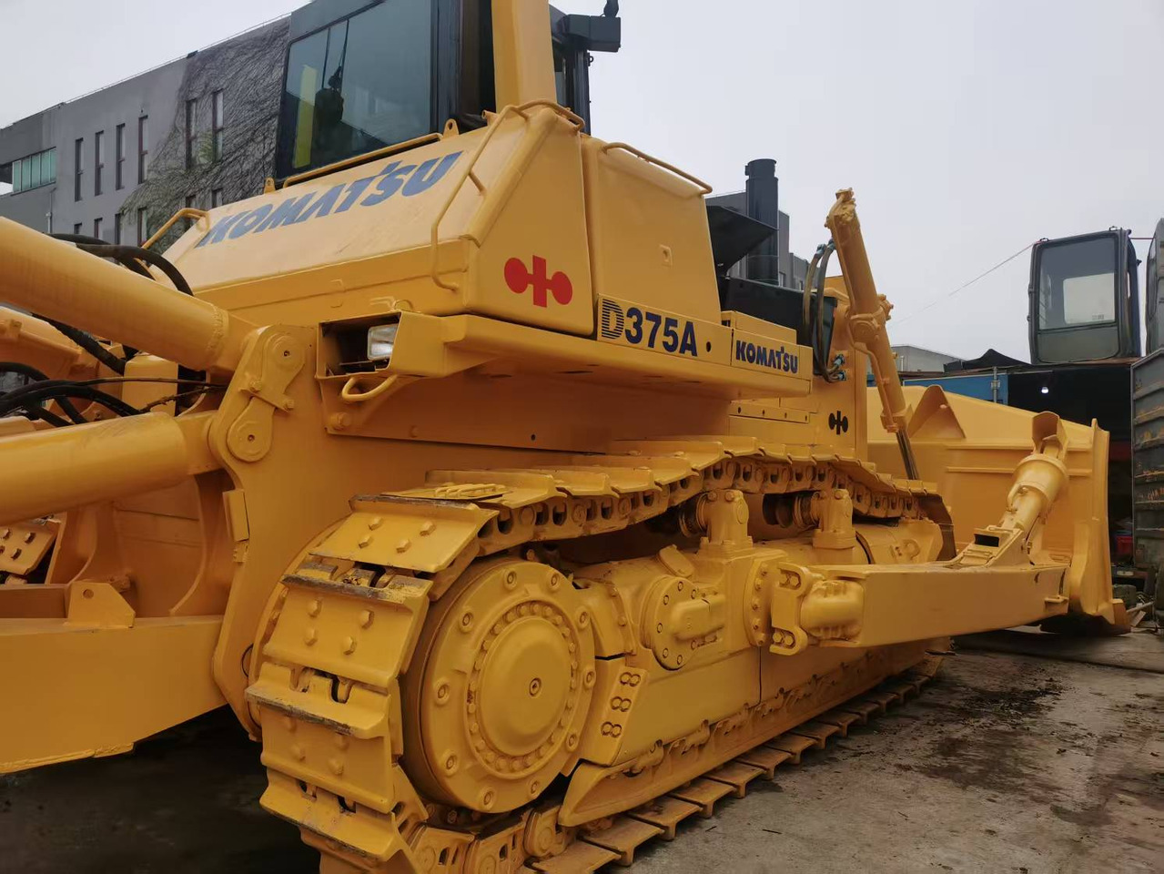 KOMATSU D375 - Buldozér: obrázok 2 KOMATSU D375 - Buldozér: obrázok 2