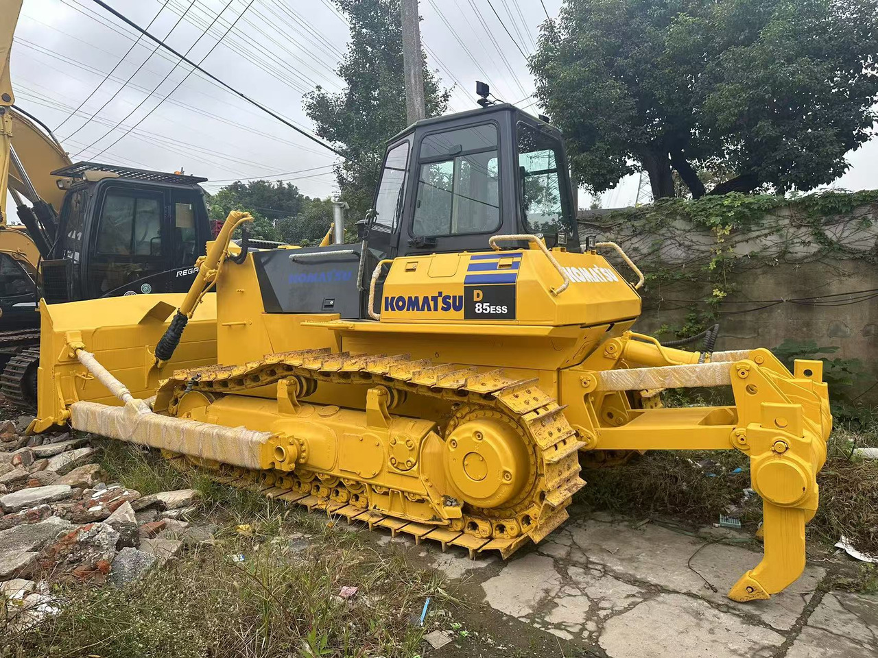 KOMATSU D85ESS - Buldozér: obrázok 4 KOMATSU D85ESS - Buldozér: obrázok 4