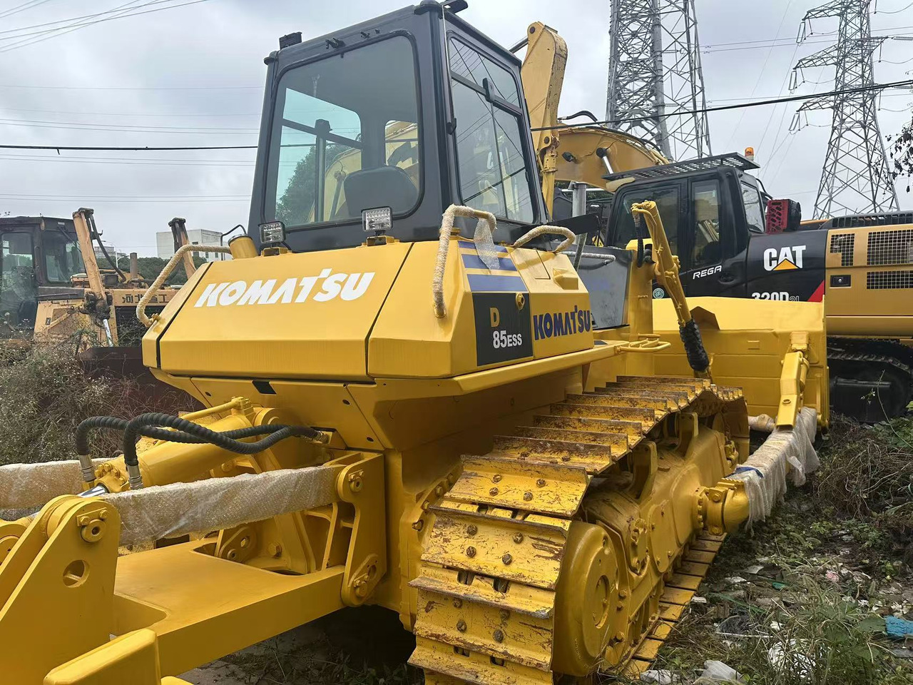 KOMATSU D85ESS - Buldozér: obrázok 3 KOMATSU D85ESS - Buldozér: obrázok 3